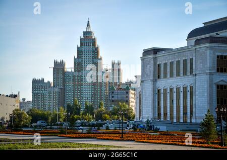 Nur-Sultan. Kasachstan - 09.03.2013 - Neue Büro- und Verwaltungsgebäude in der Hauptstadt von Kasachstan. Stockfoto