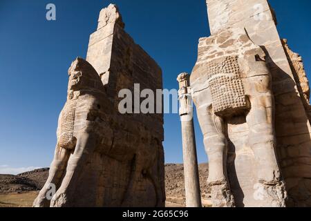 Persepolis, Stierstatue, Tor aller Nationen, Tor von Xerxes, Hauptstadt des Achaemeniden-Reiches, Fars-Provinz, Iran, Persien, Westasien, Asien Stockfoto