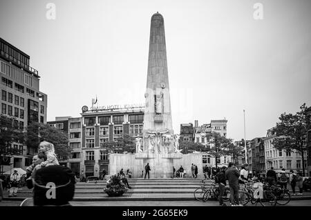 AMSTERDAM, NIEDERLANDE. 06. JUNI 2021. Dam Platz schöne Aussicht auf die Stadt Stockfoto