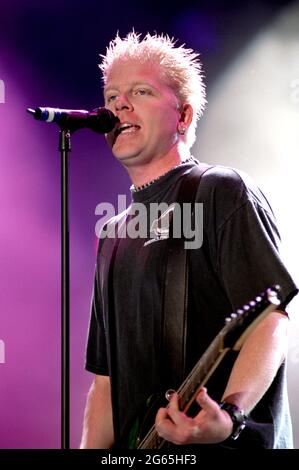 Imola Italy 17/06/2001, Live-Konzert der Nachkommen beim Heineken Jammin' Festival : Dexter Holland während des Konzerts Stockfoto