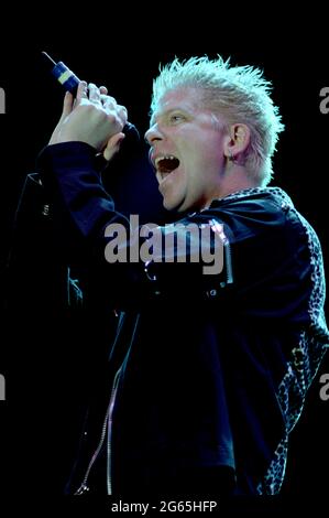 Imola Italy 17/06/2001, Live-Konzert der Nachkommen beim Heineken Jammin' Festival : Dexter Holland während des Konzerts Stockfoto