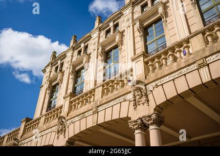 Ferrol, Galicien, Spanien. 23. Juni 2021. Jofre Theater, Jugendstilgebäude, entworfen von Rodolfo Ucha Piñeiro im Jahr 1921. Stockfoto