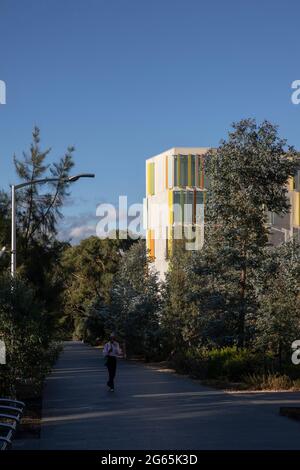 Studentenwohnung am Monash-Universitätscampus neben der Gartendurchfahrt. Stockfoto