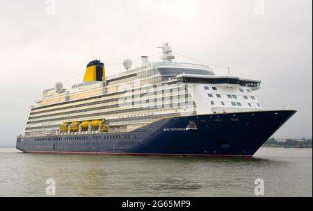 03/07/2021 Tilbury UK SAGAS Spirit of Discovery kehrt nach Abschluss ihrer Kreuzfahrt unter dem neuen Covid-19 RE zum London International Cruise Terminal zurück Stockfoto