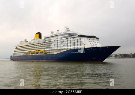 03/07/2021 Tilbury UK SAGAS Spirit of Discovery kehrt nach Abschluss ihrer Kreuzfahrt unter dem neuen Covid-19 RE zum London International Cruise Terminal zurück Stockfoto