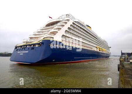 03/07/2021 Tilbury UK SAGAS Spirit of Discovery kehrt nach Abschluss ihrer Kreuzfahrt unter dem neuen Covid-19 RE zum London International Cruise Terminal zurück Stockfoto