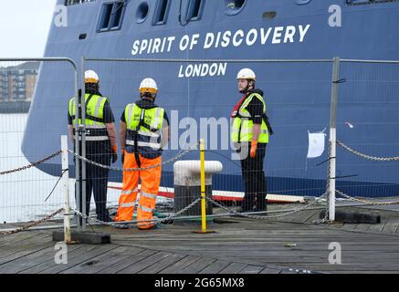 03/07/2021 Tilbury UK SAGAS Spirit of Discovery kehrt nach Abschluss ihrer Kreuzfahrt unter dem neuen Covid-19 RE zum London International Cruise Terminal zurück Stockfoto