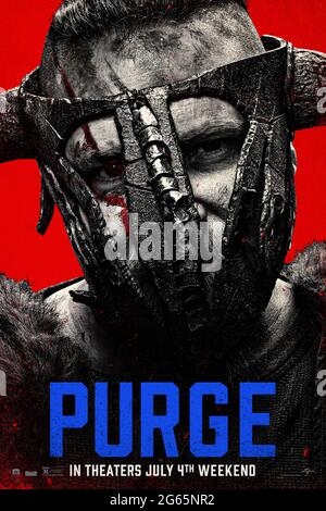 The Forever Purge (2021) unter der Regie von Everardo Gicht mit Ana de la Reguera, Tenoch Huerta und Josh Lucas. Alle Regeln werden gebrochen, da eine Sekte gesetzloser Marodeuter beschließt, dass die jährliche Säuberung nicht bei Tagesanbruch aufhört und stattdessen nie enden sollte Stockfoto