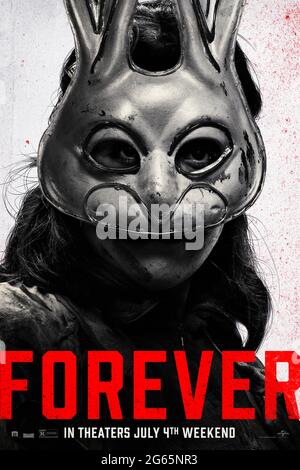 The Forever Purge (2021) unter der Regie von Everardo Gicht mit Ana de la Reguera, Tenoch Huerta und Josh Lucas. Alle Regeln werden gebrochen, da eine Sekte gesetzloser Marodeuter beschließt, dass die jährliche Säuberung nicht bei Tagesanbruch aufhört und stattdessen nie enden sollte Stockfoto