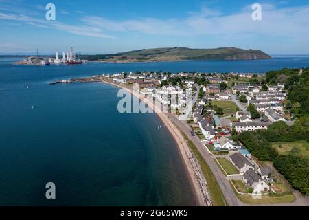 Luftaufnahme von Nigg Bay und Cromarty Village auf der Black Isle, die an der Mündung des Cromarty Firth, Ross und Cromarty, Schottland, UK, liegt. Stockfoto