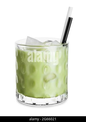Glas kalten grünen Tee auf weißem Hintergrund Stockfoto