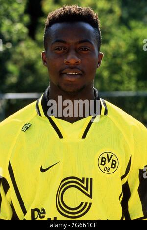 Dortmund, Deutschland. 03. Juli 2021. firo Fuvuball, Fußball, 1. Bundesliga, Saison 1996/1997, Archivfoto, 96/97 Archivbilder, Borussia Dortmund, BVB, Fotogelegenheit, 1996 Ibrahim Tanko, half, figure, Portrait Quelle: dpa/Alamy Live News Stockfoto