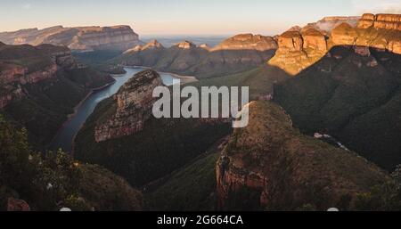 500px Foto ID: 296256945 - die Schlucht bei Sonnenuntergang, Panorama-Stich von 5 vertikalen Aufnahmen @35mm Stockfoto