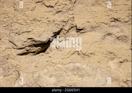Die Textur des Sandes. Sandsteinbruch. Malerische Textur von Sandsteinen. Stockfoto