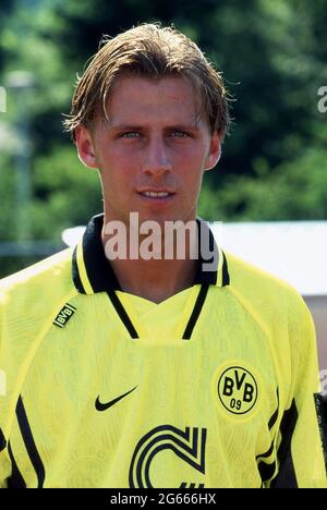 Dortmund, Deutschland. 03. Juli 2021. firo Fuvuball, Fußball, 1. Bundesliga, Saison 1996/1997, Archivfoto, 96/97 Archivbilder, Borussia Dortmund, BVB, Fotocall, 1996 Frank Riethmann, halb, Figur, Portrait Quelle: dpa/Alamy Live News Stockfoto