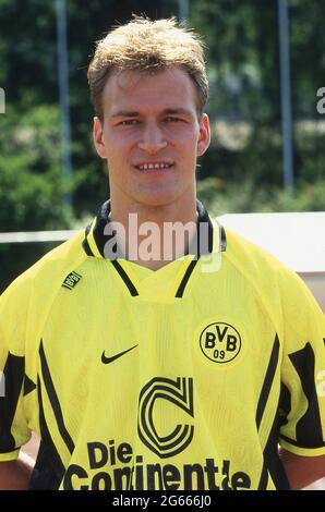 Dortmund, Deutschland. 03. Juli 2021. firo Fuvuball, Fußball, 1. Bundesliga, Saison 1996/1997, Archivfoto, 96/97 Archivbilder, Borussia Dortmund, BVB, Fotogelegenheit, 1996 Rene Schneider, half, figure, Portrait Credit: dpa/Alamy Live News Stockfoto