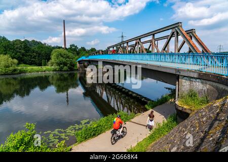 Fussgängerbrücke Dahlhausen, alte Eisenbahnbrücke, Stadtgrenze Essen/Bochum, Ruhr, Leinpfad, Essen, NRW, Deutschland, Stockfoto