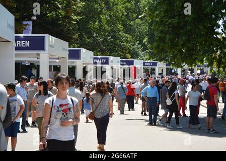 Turin, Piemont, Italien. -06/09/2018 - Die jährliche "Turiner Salon' (Salone Internazionale dell'Auto) an der Valentino Park und das Schloss. Stockfoto