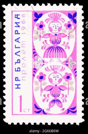MOSKAU, RUSSLAND - 22. MÄRZ 2020: Die in Bulgarien gedruckte Briefmarke zeigt Martenitzas, Spring Serie, um 1966 Stockfoto