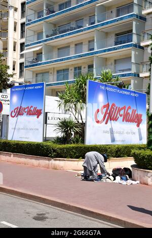 Cannes, Frankreich. Juli 2021. Festival de Cannes 2021: Die Installationen beginnen am 3. Juli 2021 auf der Croisette in Cannes. (Foto: Lionel Urman/Sipa USA) Quelle: SIPA USA/Alamy Live News Stockfoto