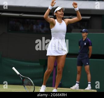 London, Gbr. Juli 2021. London Wimbledon Championships Day 6 03/07/2021 Emma Raducanu (GBR) gewinnt Spiel in der dritten Runde Kredit: Roger Parker/Alamy Live News Stockfoto