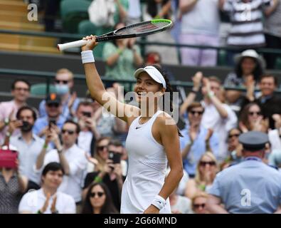 London, Gbr. Juli 2021. London Wimbledon Championships Day 6 03/07/2021 Emma Raducanu (GBR) gewinnt Spiel in der dritten Runde Kredit: Roger Parker/Alamy Live News Stockfoto