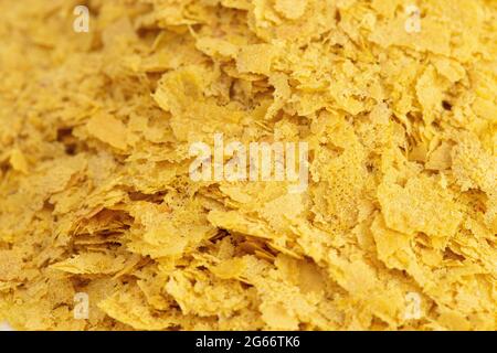 Flocken von Gelben Nährhefe ein Käse ersetzen und Gewürz für vegane Küche Stockfoto
