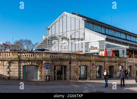 Ein Bild vom Place des Halles - Marktplatz von Niort. Stockfoto