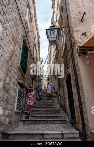 Steile Stufen zwischen der Altstadt in Dubrovnik, Kroatien Stockfoto