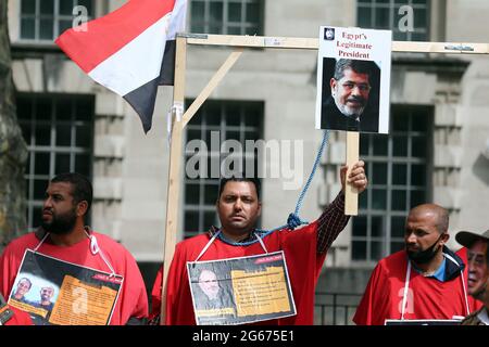 London, England, Großbritannien. Juli 2021. Demonstranten demonstrieren in Whitehall gegen den Militärputsch in Ägypten anlässlich seines 8. Jahrestages. Kredit: Tayfun Salci/ZUMA Wire/Alamy Live Nachrichten Stockfoto