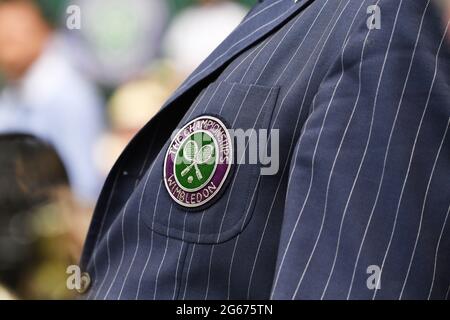 London, Gbr. Juli 2021. London Wimbledon Championships Day 6 03/07/2021 Line Judges Jacket Credit: Roger Parker/Alamy Live News Stockfoto