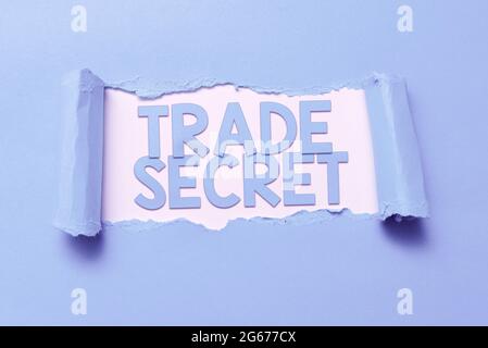 Konzeptunterschrift Handelsgeheimnis. Konzept Bedeutung vertrauliche Informationen über ein Produkt der Riss des geistigen Eigentums auf dem Blatt offenbart den Hintergrund Stockfoto