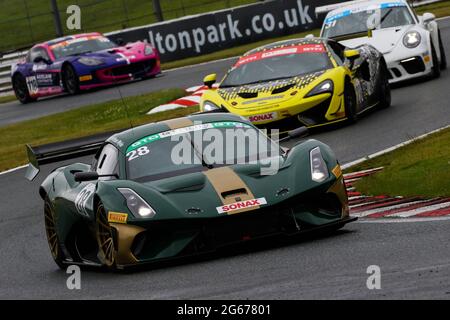 Oulton Park, Hes-Hire, Großbritannien. Juli 2021. SB Race Engineering Brabham BT 62 ( 28 ) mit Paul Bailey/Ross Wylie (Pro) während der GT Cup Championship in Oulton Park, Chesthire, England, am 03. Juli 2021. Foto von Jurek Biegus. Quelle: Jurek Biegus/Alamy Live News Stockfoto