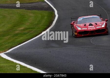 Oulton Park, Hes-Hire, Großbritannien. Juli 2021. Simon Green Motorsport Lamborghini Huracan GT3 ( 247 ) von Lucky Khera während der GT Cup Championship am 03. Juli 2021 in Oulton Park, Cheshire, England. Foto von Jurek Biegus. Quelle: Jurek Biegus/Alamy Live News Stockfoto