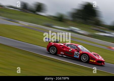 Oulton Park, Hes-Hire, Großbritannien. Juli 2021. Simon Green Motorsport Lamborghini Huracan GT3 ( 247 ) von Lucky Khera während der GT Cup Championship am 03. Juli 2021 in Oulton Park, Cheshire, England. Foto von Jurek Biegus. Quelle: Jurek Biegus/Alamy Live News Stockfoto