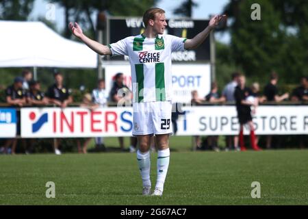 LAUCH, NIEDERLANDE - 3. JULI: Romano Postema vom FC Groningen während des Vorsaison-Freundschaftsspiels zwischen VV Pelikaan S und FC Groningen im Sportpark Oostindie am 3. Juli 2021 in Lauch, Niederlande (Foto: Pieter v.d. Woude/Orange Bilder) Stockfoto