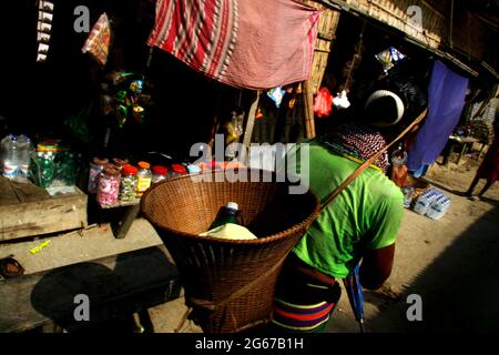 Bandarban ist die hügelige Gegend in Bangladesch> das Leben dort ist so primitiv. Stockfoto