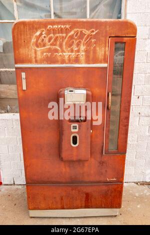 Alte rostige Coca Cola Dispenser-Maschine Route 66 Texas Stockfoto