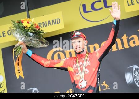 3. Juli 2021; Oyonnax, Auvergne-Rh&#xf4;ne-Alpes, Frankreich; TOUR DE FRANCE 2021 UCI Cycling World Tour Etappe 8 von Oyonnax nach Le Grand Bornand; Dylan Teuns Belgien (TBY) auf dem Podium Stockfoto