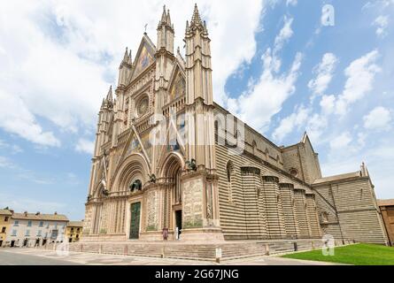Außenansicht der Kathedrale Santa Maria Assunta, in der Stadt Orvieto in der Provinz Terni - Italien Stockfoto