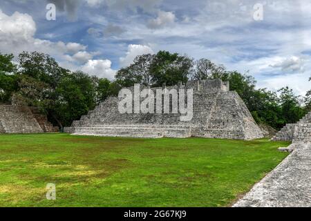 Edzna ist eine archäologische Stätte der Maya im Norden des mexikanischen Bundesstaates Campeche. Tempel des Mondes. Stockfoto