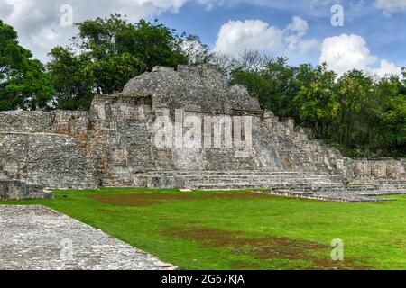 Edzna ist eine archäologische Stätte der Maya im Norden des mexikanischen Bundesstaates Campeche. North Temple. Stockfoto
