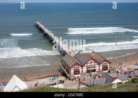 Saltburn Pier und Strand von Promenade Lookout, Saltburn-by-the-Sea, North Yorkshire, England, Großbritannien Stockfoto