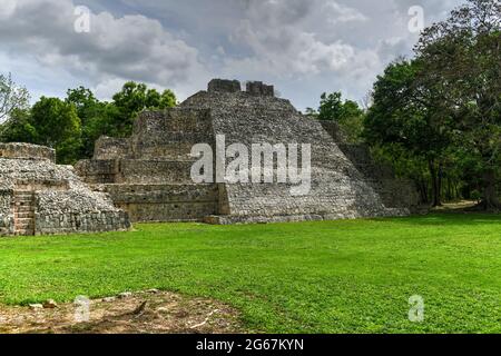 Edzna ist eine archäologische Stätte der Maya im Norden des mexikanischen Bundesstaates Campeche. Tempel des Südens. Stockfoto