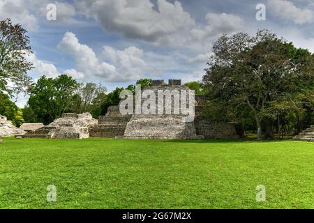 Edzna ist eine archäologische Stätte der Maya im Norden des mexikanischen Bundesstaates Campeche. Tempel des Südens. Stockfoto