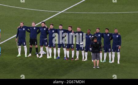 Rom, Italien, 3. Juli 2021. Das englische Team singt die Nationalhymne beim UEFA-Viertelfinale der Euro 2020 im Stadio Olimpico in Rom. Bildnachweis sollte lauten: Jonathan Moscrop / Sportimage Stockfoto