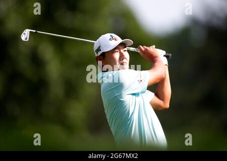 Detroit, MI, USA. Juli 2021. Sung Kang trifft seinen Abschlag auf das 9. Loch am 3. Juli 2021 während des Rocket Mortgage Classic im Detroit Golf Club in Detroit, Michigan. Kredit: Aktion Plus Sport/Alamy Live Nachrichten Stockfoto