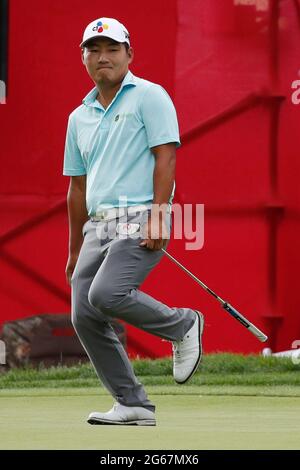 Detroit, MI, USA. Juli 2021. Sung Kang puttet am 3. Juli 2021 während des Rocket Mortgage Classic im Detroit Golf Club in Detroit, Michigan, auf das 9. Loch. Kredit: Aktion Plus Sport/Alamy Live Nachrichten Stockfoto