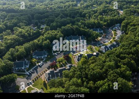 Luftdrohnenansicht einer Wohn- oder Teilzeitnutzungsanlage in Fairfield Glade Tennessee Stockfoto