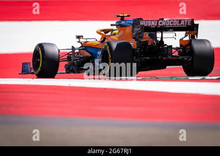 Spielberg, Österreich. Juli 2021. Der britische Fahrer Lando Norris des McLaren F1 Teams tritt beim Qualifying des österreichischen F1 Grand Prix auf dem Red Bull Ring in Spielberg an. Kredit: SOPA Images Limited/Alamy Live Nachrichten Stockfoto